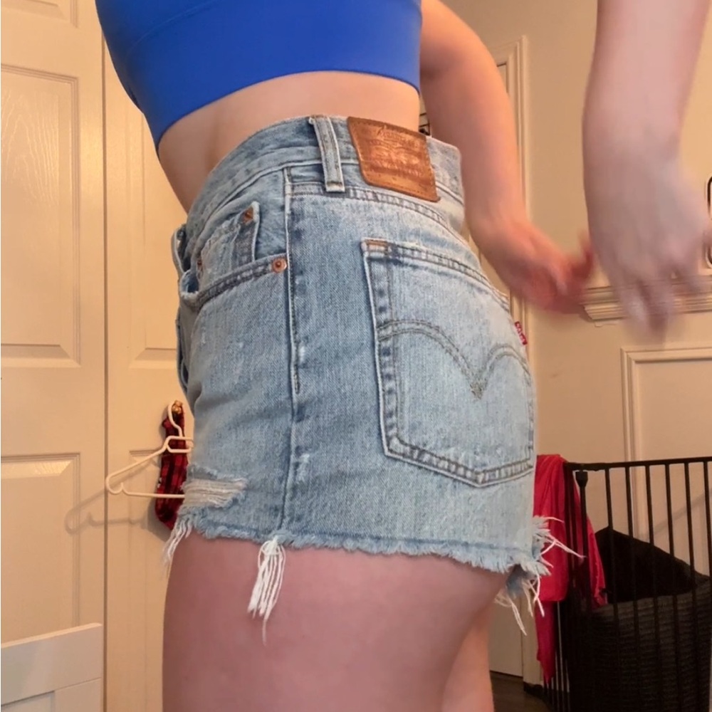 Levi's Women's Light Blue Denim Shorts - Picture 8 of 9